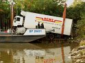 LKW faehrt in den Rhein Langel Hitdorf Faehre P348